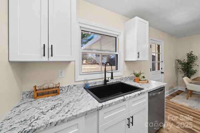 109 Willowbrook Road, Hendersonville, NC 28792