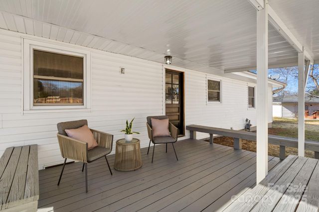 109 Willowbrook Road, Hendersonville, NC 28792