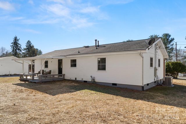 109 Willowbrook Road, Hendersonville, NC 28792