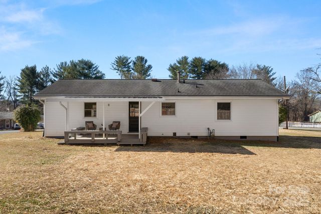 109 Willowbrook Road, Hendersonville, NC 28792