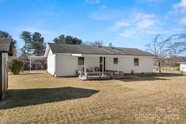 109 Willowbrook Road, Hendersonville, NC 28792