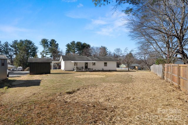 109 Willowbrook Road, Hendersonville, NC 28792