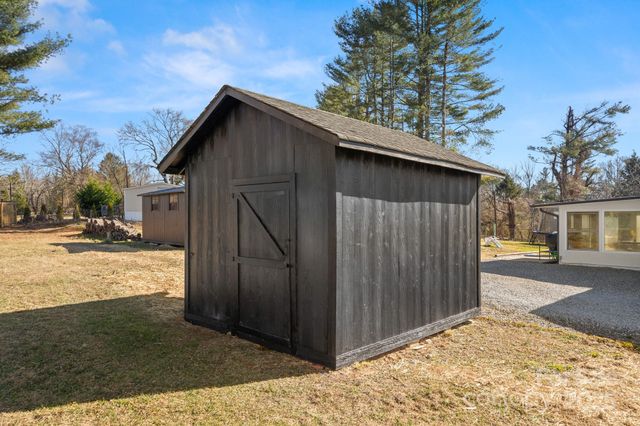 109 Willowbrook Road, Hendersonville, NC 28792