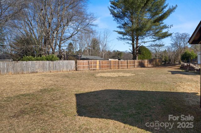 109 Willowbrook Road, Hendersonville, NC 28792