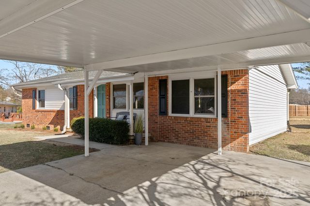 109 Willowbrook Road, Hendersonville, NC 28792