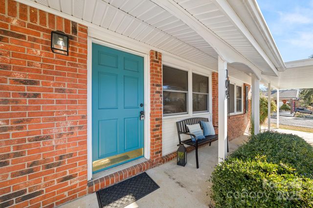 109 Willowbrook Road, Hendersonville, NC 28792