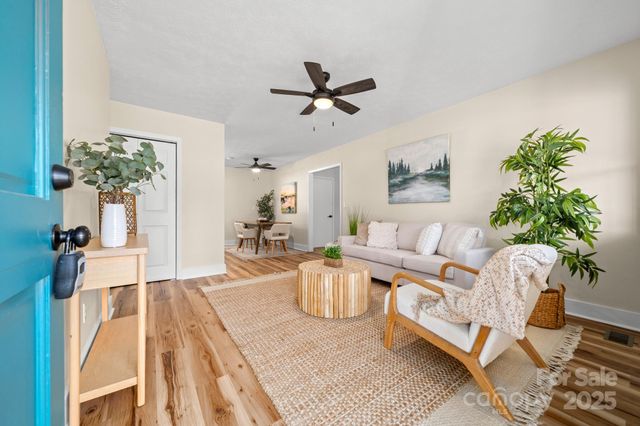 109 Willowbrook Road, Hendersonville, NC 28792