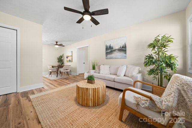 109 Willowbrook Road, Hendersonville, NC 28792