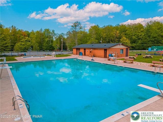 129 Mahoning Drive, Coolbaugh Twp, PA 18347