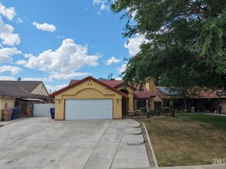 9200 lacriox Avenue, Bakersfield, CA 93311