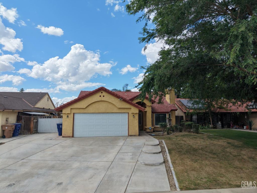 9200 lacriox Avenue, Bakersfield, CA 93311