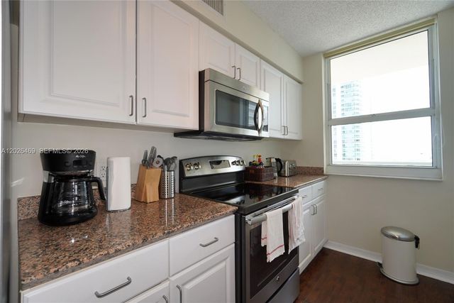 1155 Brickell Bay Dr 3301, Miami, FL 33131