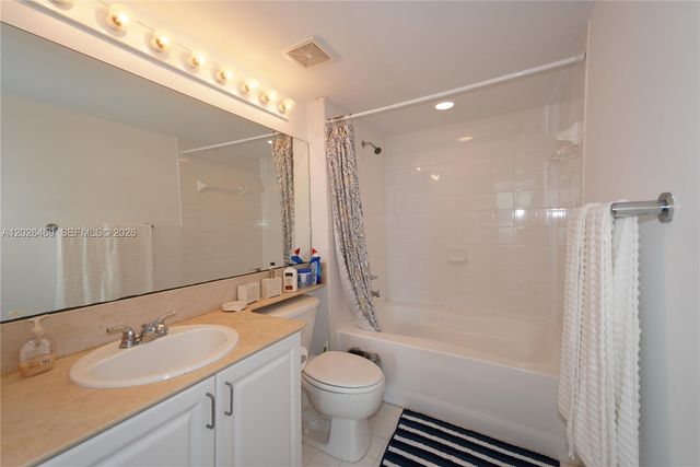 1155 Brickell Bay Dr 3301, Miami, FL 33131