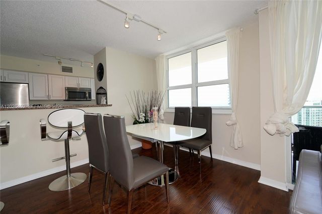 1155 Brickell Bay Dr 3301, Miami, FL 33131