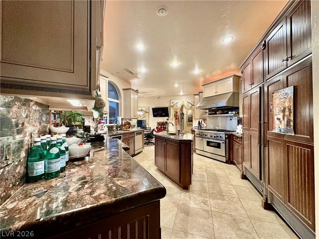 8101 Moonstone Circle, Las Vegas, NV 89128