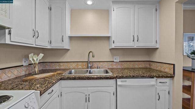 1224 Rockledge Ln 6, Walnut Creek, CA 94595