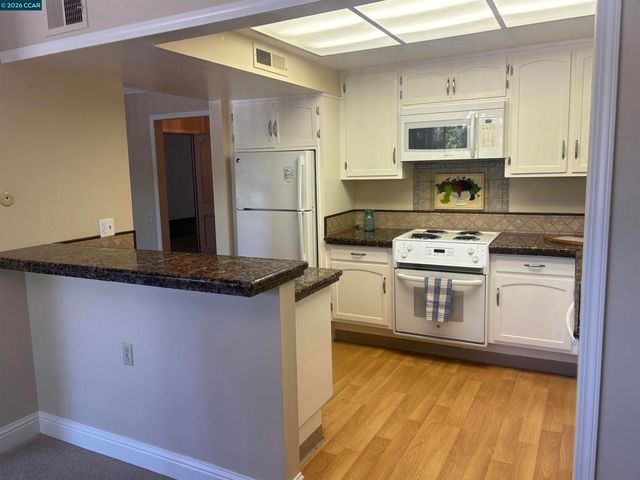 1224 Rockledge Ln 6, Walnut Creek, CA 94595