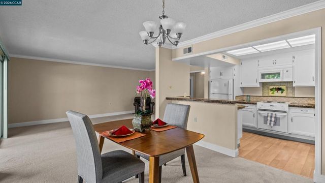 1224 Rockledge Ln 6, Walnut Creek, CA 94595