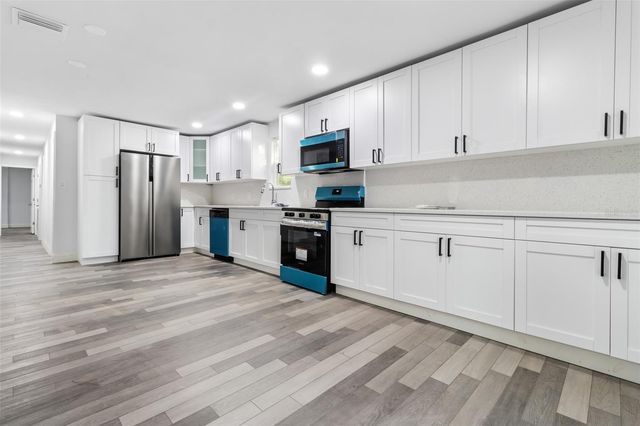 18186 FERRY AVENUE, Brooksville, FL 34604