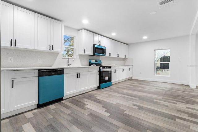 18186 FERRY AVENUE, Brooksville, FL 34604