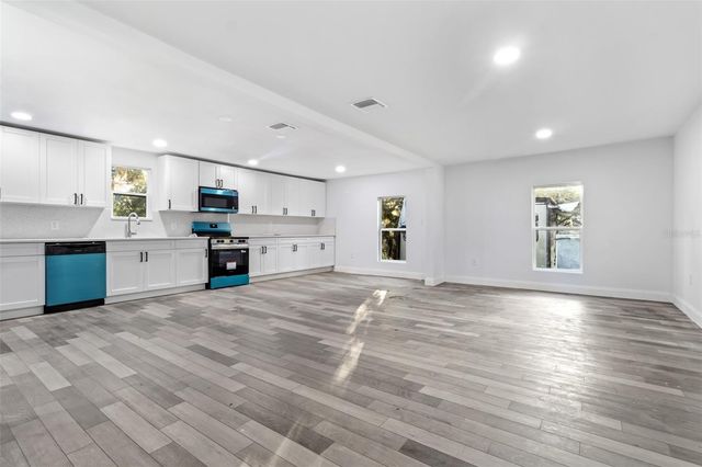 18186 FERRY AVENUE, Brooksville, FL 34604