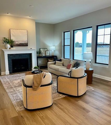 W214N4946 Casey COURT, Menomonee Falls, WI 53051