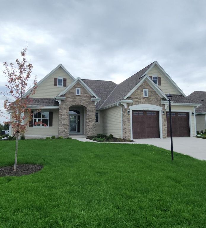 W214N4946 Casey COURT, Menomonee Falls, WI 53051