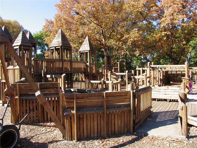 853 Collins St, Highland Park, PA 15206