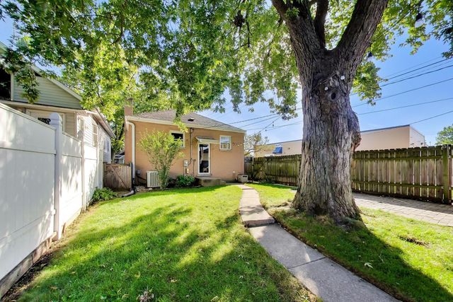 3848 Raymond Avenue, Brookfield, IL 60513