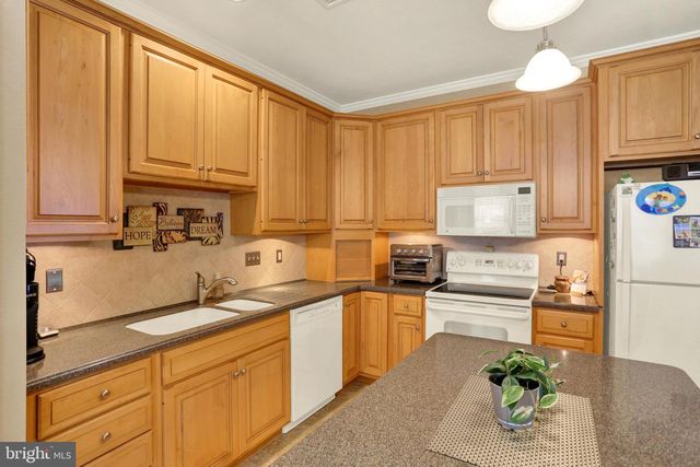 2 TURNING LEAF WAY, Reading, PA 19605