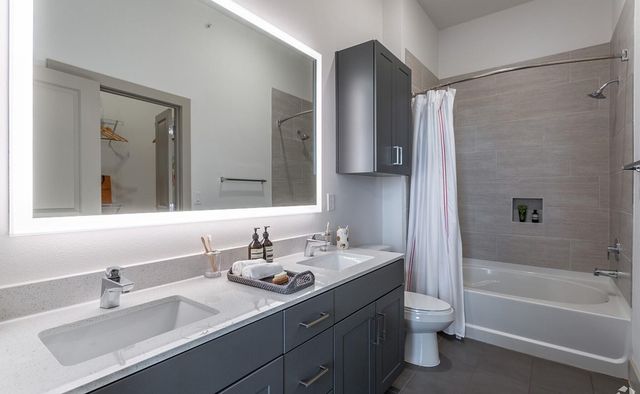 160 Birdsall Street 1345, Houston, TX 77007