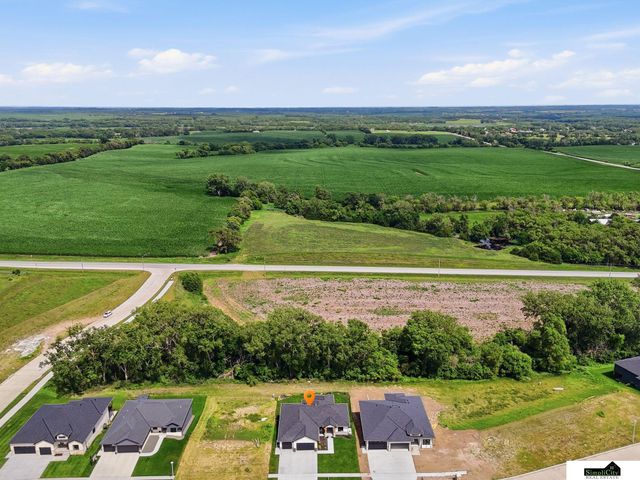 1164 Tuscan Trail, Hickman, NE 68372