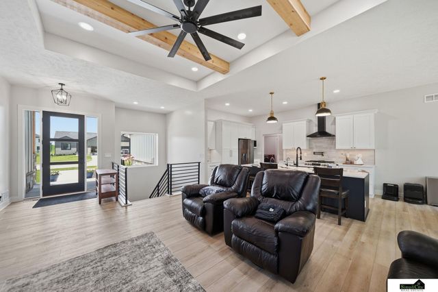 1164 Tuscan Trail, Hickman, NE 68372