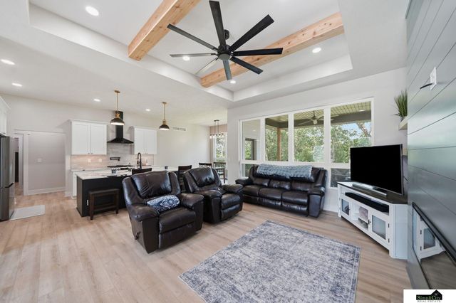 1164 Tuscan Trail, Hickman, NE 68372
