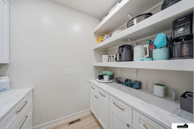 1164 Tuscan Trail, Hickman, NE 68372