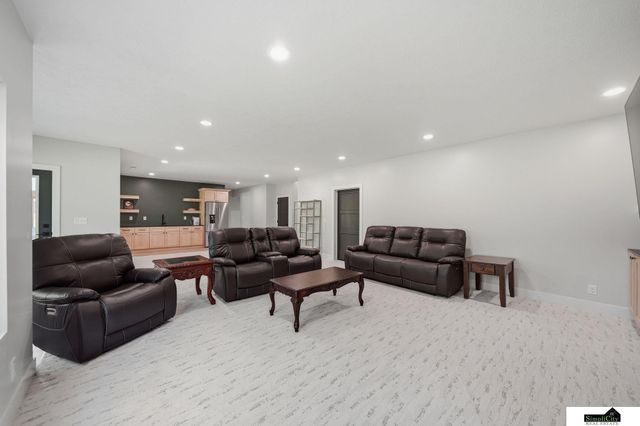 1164 Tuscan Trail, Hickman, NE 68372