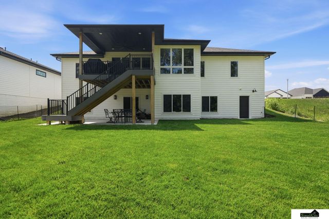 1164 Tuscan Trail, Hickman, NE 68372