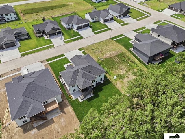 1164 Tuscan Trail, Hickman, NE 68372