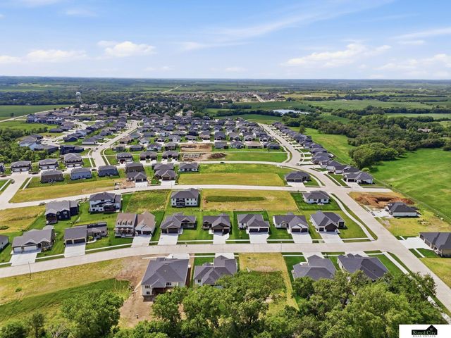 1164 Tuscan Trail, Hickman, NE 68372