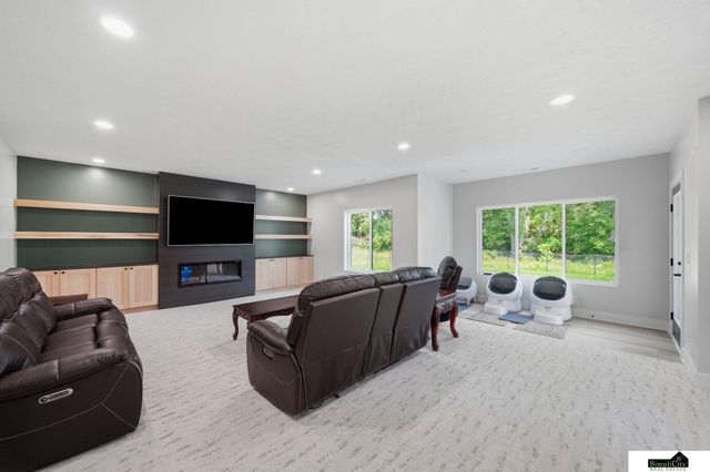 1164 Tuscan Trail, Hickman, NE 68372