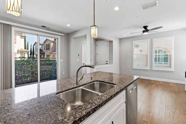 2500 Villa Terrace Ln, Sacramento, CA 95825