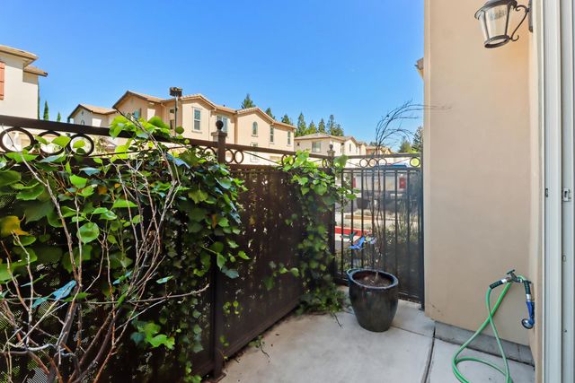 2500 Villa Terrace Ln, Sacramento, CA 95825