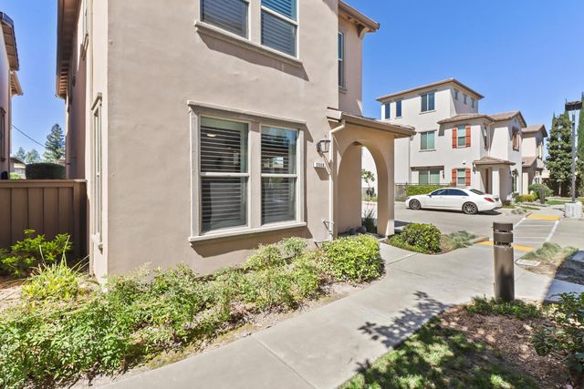 2500 Villa Terrace Ln, Sacramento, CA 95825