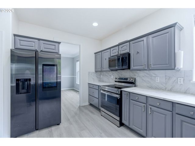 359 Nw EAGLE FEATHER St, Salem, OR 97304
