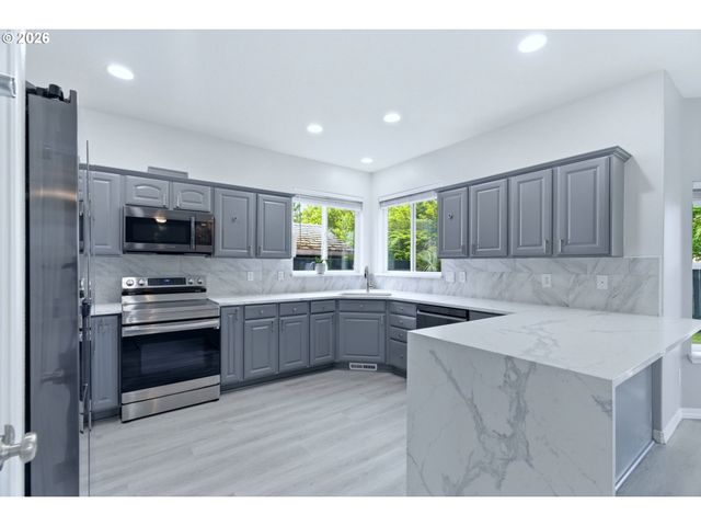 359 Nw EAGLE FEATHER St, Salem, OR 97304