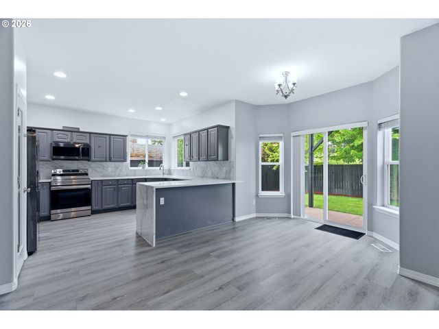 359 Nw EAGLE FEATHER St, Salem, OR 97304