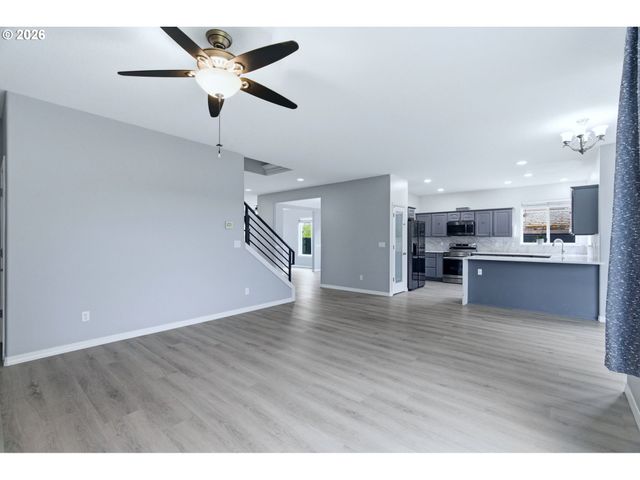 359 Nw EAGLE FEATHER St, Salem, OR 97304