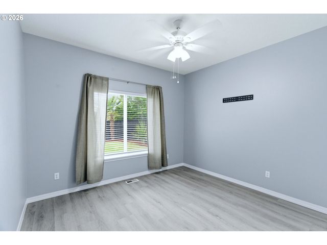 359 Nw EAGLE FEATHER St, Salem, OR 97304