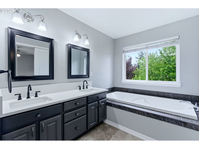 359 Nw EAGLE FEATHER St, Salem, OR 97304