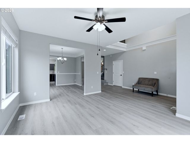 359 Nw EAGLE FEATHER St, Salem, OR 97304